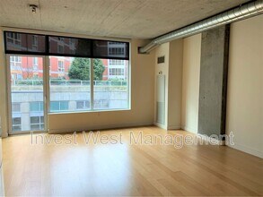 1926 W Burnside St in Portland, OR - Building Photo - Building Photo