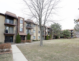 St. Charles Condominiums in Bensenville, IL - Foto de edificio - Building Photo