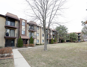 St. Charles Condominiums in Bensenville, IL - Building Photo - Building Photo