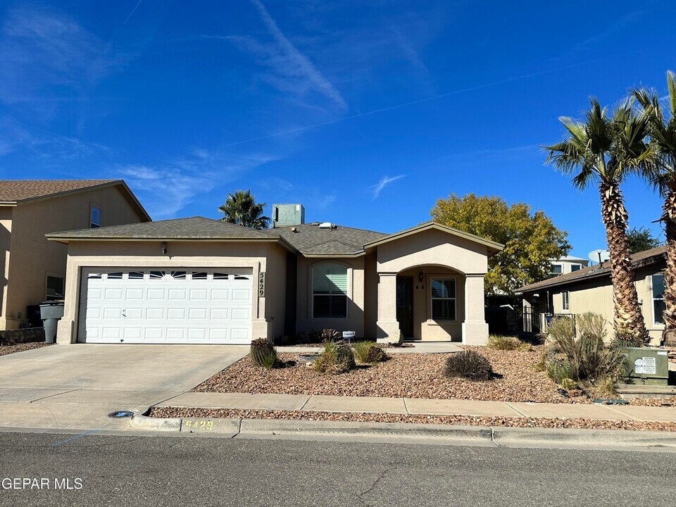 5429 Francisco Roque Dr in El Paso, TX - Building Photo