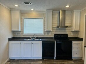 12130 US Hwy 41 S in Gibsonton, FL - Building Photo - Building Photo