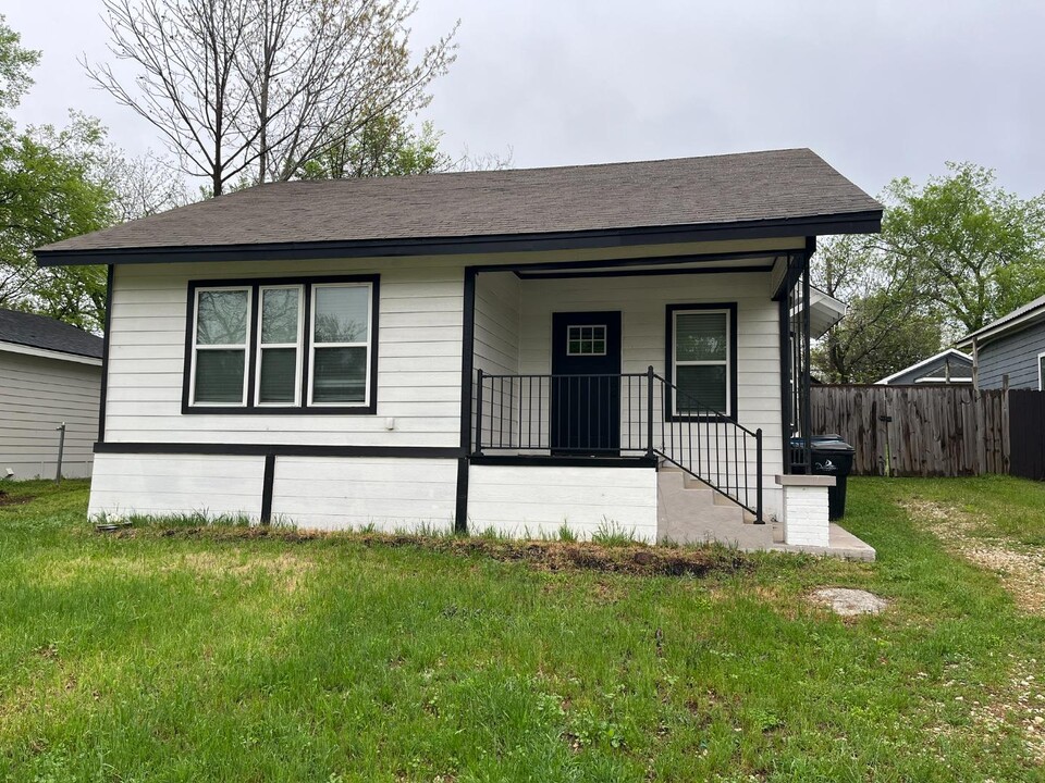 1515 W Woodard St in Denison, TX - Building Photo
