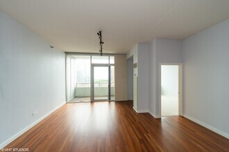 1720 S Michigan Ave, Unit 1103 in Chicago, IL - Building Photo - Building Photo