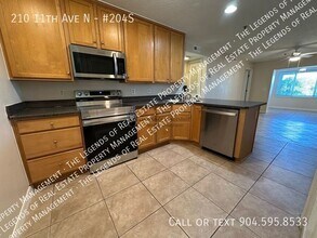 210 11th Ave N in Jacksonville Beach, FL - Building Photo - Building Photo