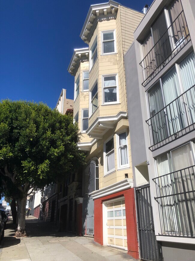 1020 Leavenworth St in San Francisco, CA - Building Photo - Building Photo