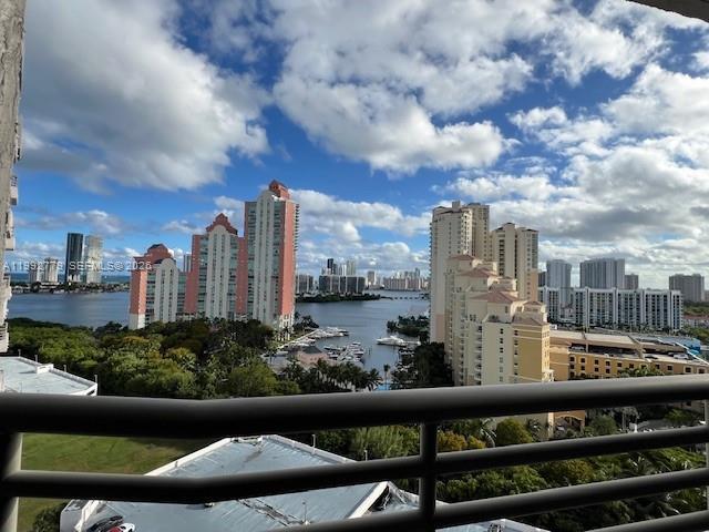 3300 NE 191st St in Aventura, FL - Building Photo - Building Photo