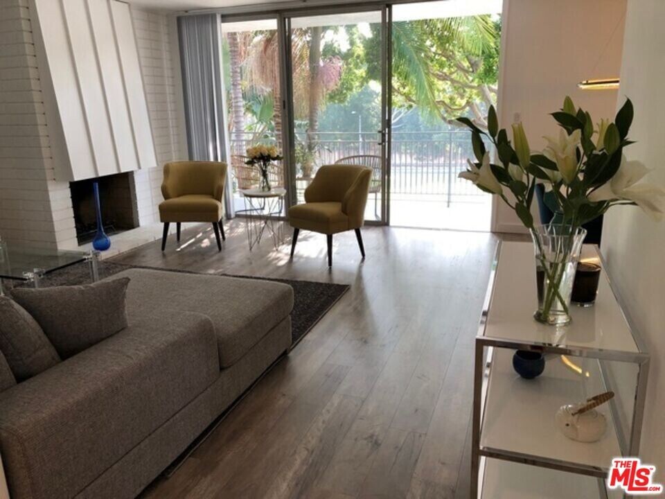 9297 Burton Way in Beverly Hills, CA - Building Photo