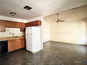 317 Yale St in San Marcos, TX - Building Photo - Building Photo