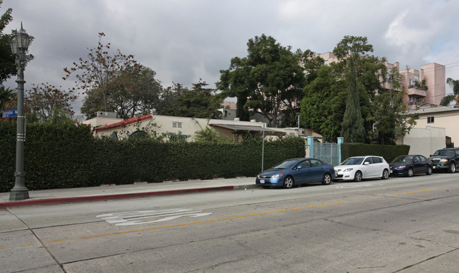 6467 Lexington Ave in Los Angeles, CA - Foto de edificio - Building Photo