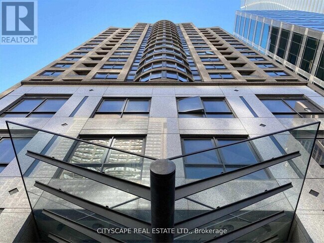 55 Bloor St E in Toronto, ON - Building Photo - Building Photo