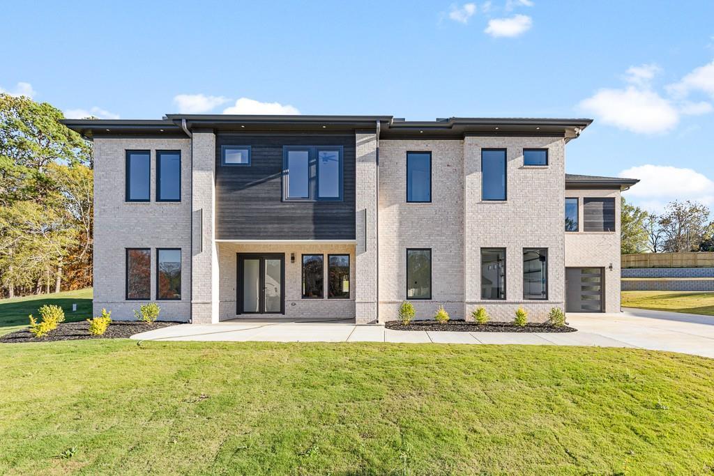 555 Versailles Dr in Auburn, GA - Building Photo