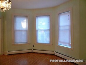 22 Highland Ave in Boston, MA - Foto de edificio - Building Photo