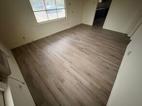 497 Pomegranate in Woodlake, CA - Building Photo - Building Photo