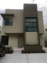 4374 E 10th Ave in Hialeah, FL - Building Photo - Building Photo