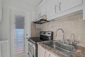 60 NW 79th St, Unit 23 in Miami, FL - Foto de edificio - Building Photo