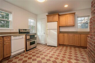 7 Forest Pl in Larchmont, NY - Building Photo - Building Photo
