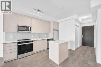 55 Duke St W in Kitchener, ON - Building Photo - Building Photo