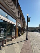 118 Pine St, Unit SR2 Furnished in Sheboygan Falls, WI - Building Photo - Building Photo