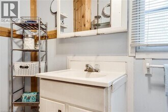 16 Victoria Ave in Hamilton, ON - Building Photo - Building Photo