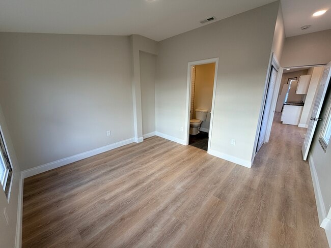 3 E Overlea Ave, Unit 3 in Baltimore, MD - Foto de edificio - Building Photo