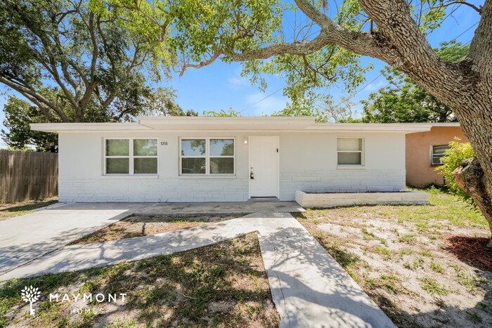 7216 Gulf Breeze Cir in Hudson, FL - Building Photo