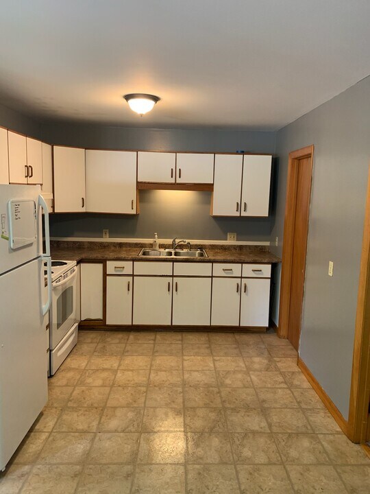 239 Central St in Northfield, VT - Building Photo