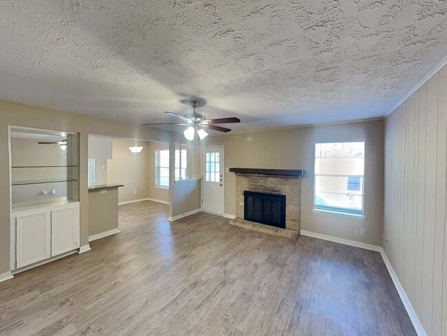 3922 Cypressdale Dr in Spring, TX - Foto de edificio - Building Photo