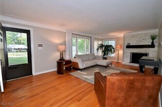 365 Sleepy Hollow Dr in Canfield, OH - Foto de edificio - Building Photo