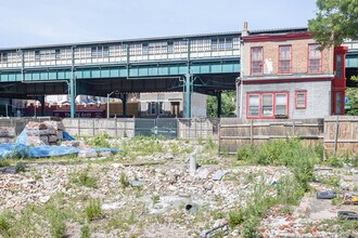 24-19 Jackson Ave in Long Island City, NY - Building Photo - Building Photo