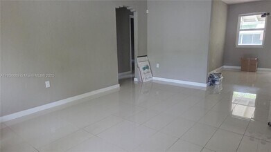2462 SW 20th St in Miami, FL - Building Photo - Building Photo