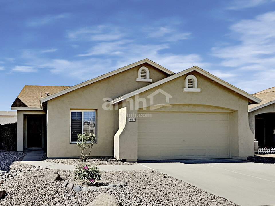 4757 E Meadow Lark Way in Queen Creek, AZ - Foto de edificio