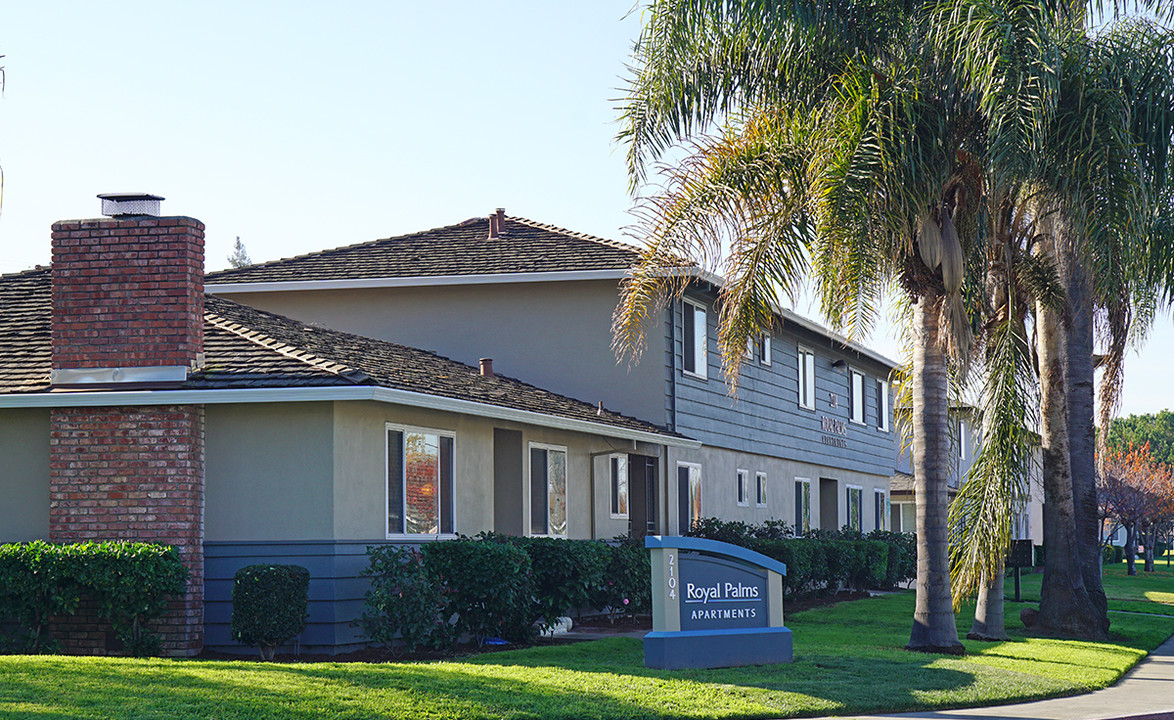 Royal Palms in Santa Clara, CA - Building Photo