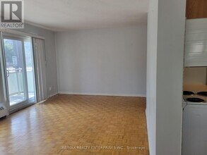 54 Rabbit Ln in Toronto, ON - Building Photo - Building Photo