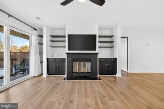 6910 Sandra Marie Cir in Alexandria, VA - Building Photo - Building Photo