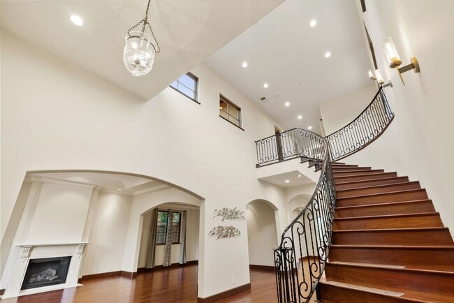 512 Lakeview Way in Emerald Hills, CA - Building Photo - Building Photo