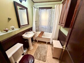 33 High St, Unit 1 in Somerville, MA - Building Photo - Building Photo