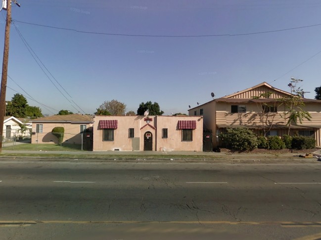 6410 N Paramount Blvd in Long Beach, CA - Foto de edificio - Building Photo