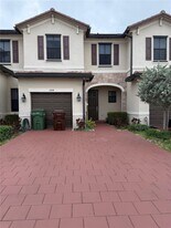 11104 W 33rd Way in Hialeah, FL - Building Photo