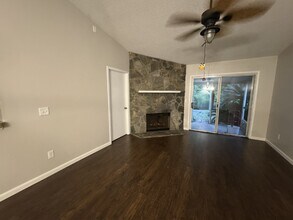 7818 Aquarius Cir S in Jacksonville, FL - Foto de edificio - Building Photo