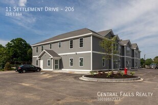 11 Settlement Dr in Dover, NH - Building Photo