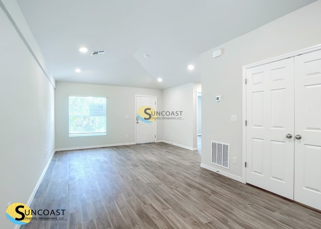 109 E Harvard St in Inverness, FL - Foto de edificio - Building Photo