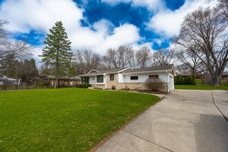 2428 S Root River Pkwy in West Allis, WI - Building Photo - Building Photo