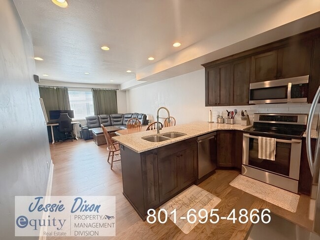2522 W Knights Ln in Layton, UT - Building Photo - Building Photo