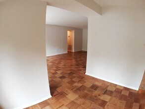 11405 Commonwealth Dr in North Bethesda, MD - Building Photo - Building Photo