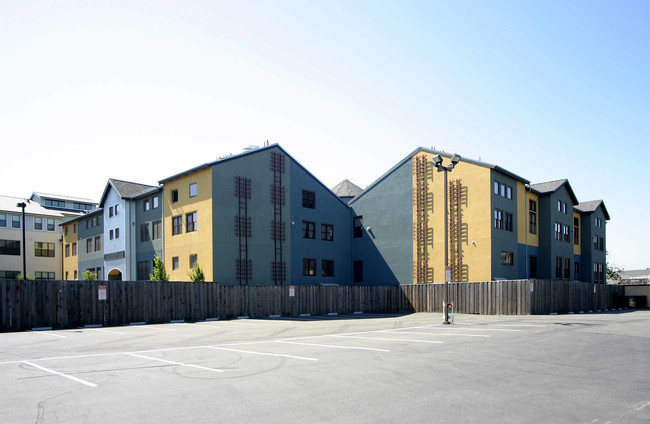 Waterpark Lofts in Oakland, CA - Building Photo - Building Photo