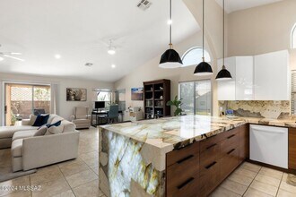 318 E Streams Edge Pl in Oro Valley, AZ - Building Photo - Building Photo