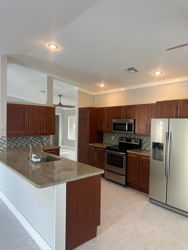 5810 NW 37th Ave
