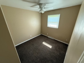 1015-1017 S Sunrise Dr in Marshall, MO - Building Photo - Building Photo