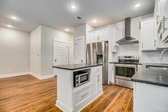 230 N De Villiers St in Pensacola, FL - Building Photo - Building Photo