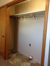 302 E. Johnson St., Unit B in Ashland, MO - Building Photo - Building Photo
